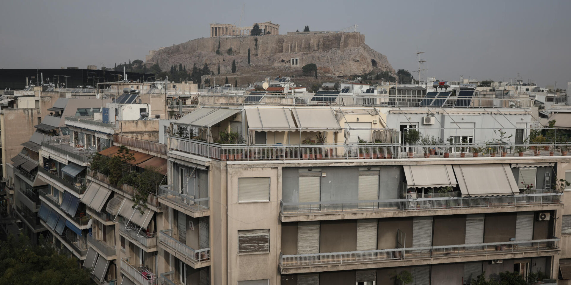 Σπίτια κάτω από την Ακρόπολη