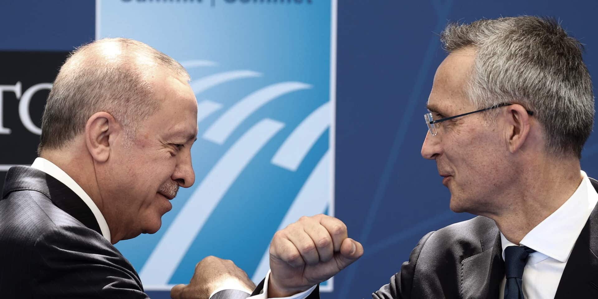 Ο Τούρκος πρόεδρος, Ρετζέπ Ταγίπ Ερντογάν με τον γγ του ΝΑΤΟ, Γενς Στόλτενμπεργκ