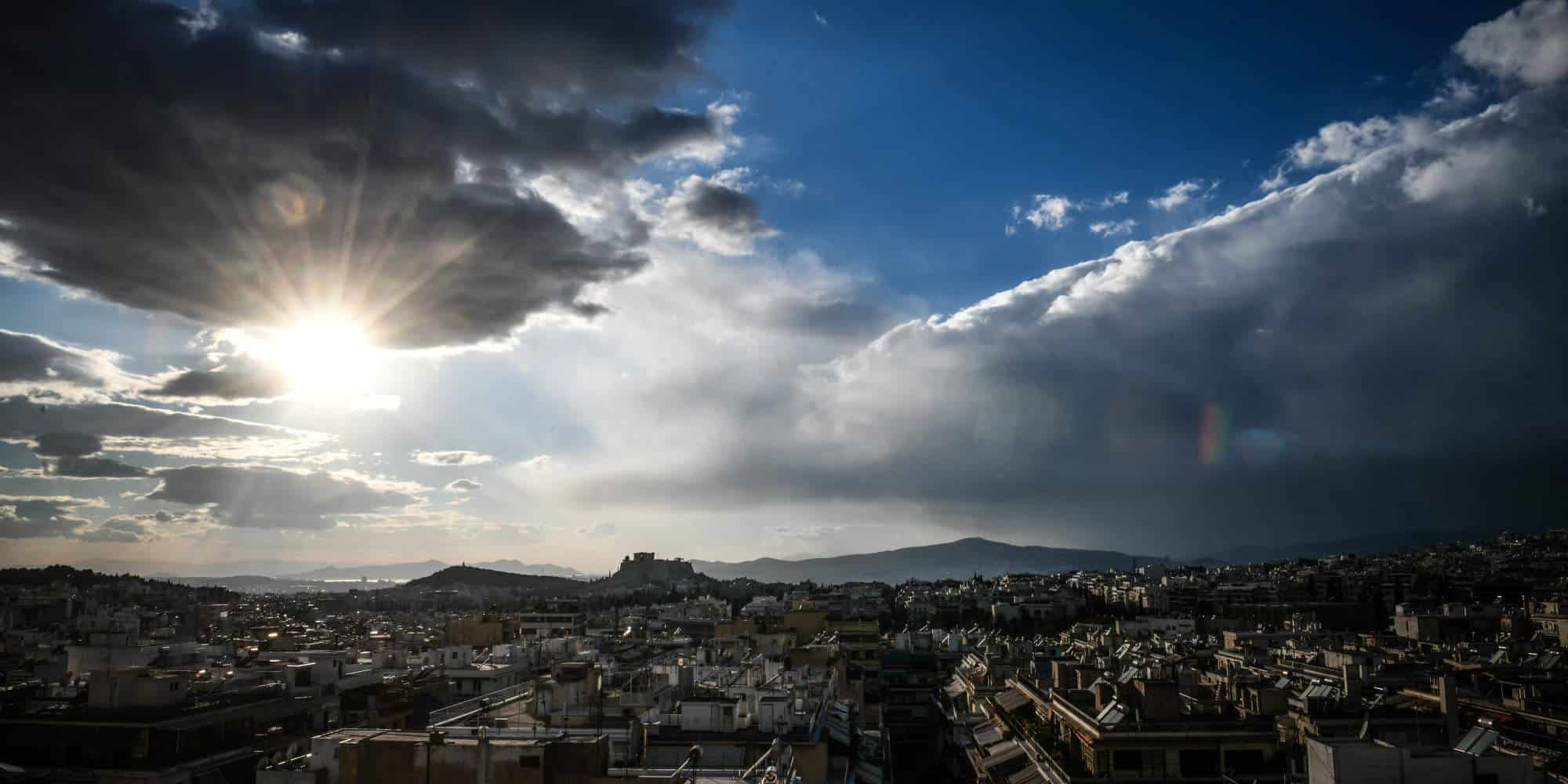 Σύννεφα πυκνώνουν πάνω από την Αττική, εν όψει της κακοκαιρίας Genesis