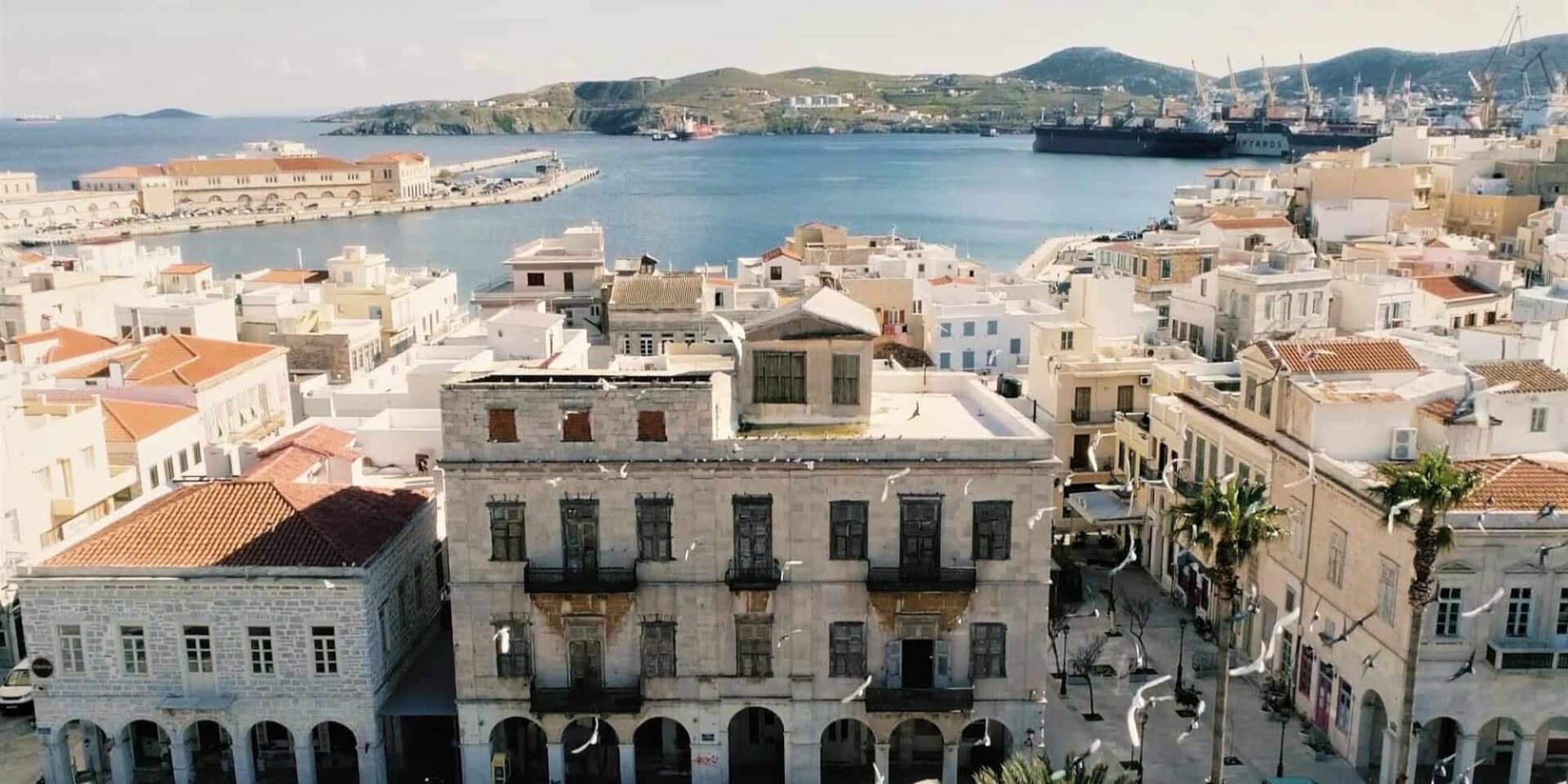 Η Σύρος εκπέμπει «SOS» για τα διατηρητέα κτίρια της Ερμούπολης