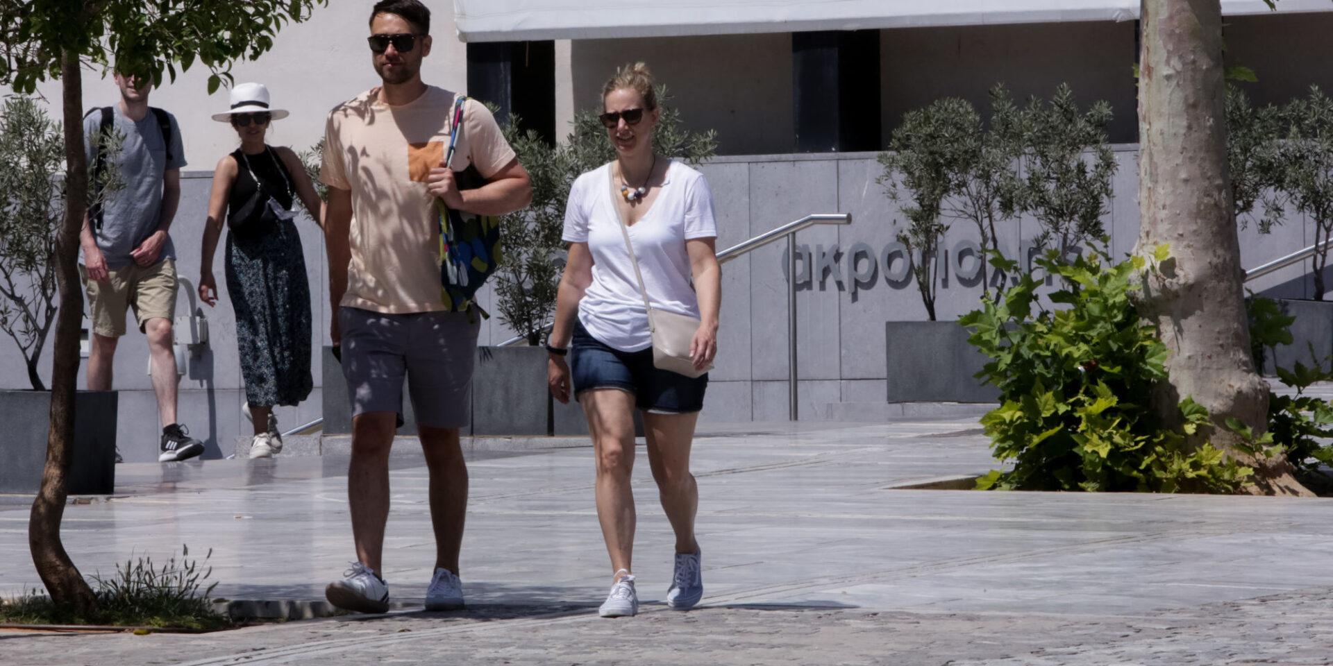Κόσμος στο κέντρο της Αθήνας