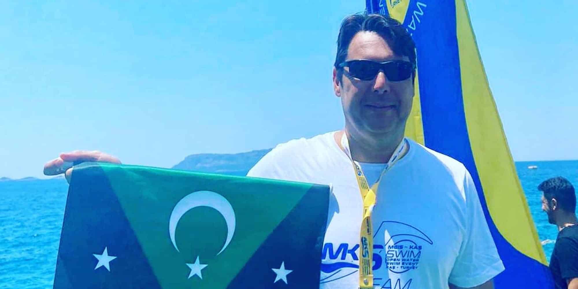 Τούρκος αντιδήμαρχος φωτογραφήθηκε με τη σημαία της «ανεξάρτητης» Δυτικής Θράκης - Τουρκία