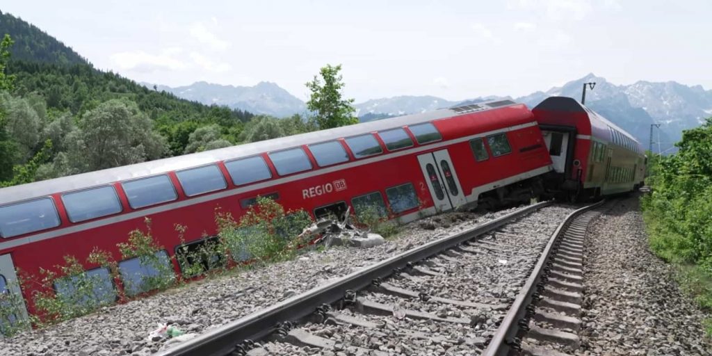 Τρένο εκτροχιάστηκε κοντά στο Μόναχο