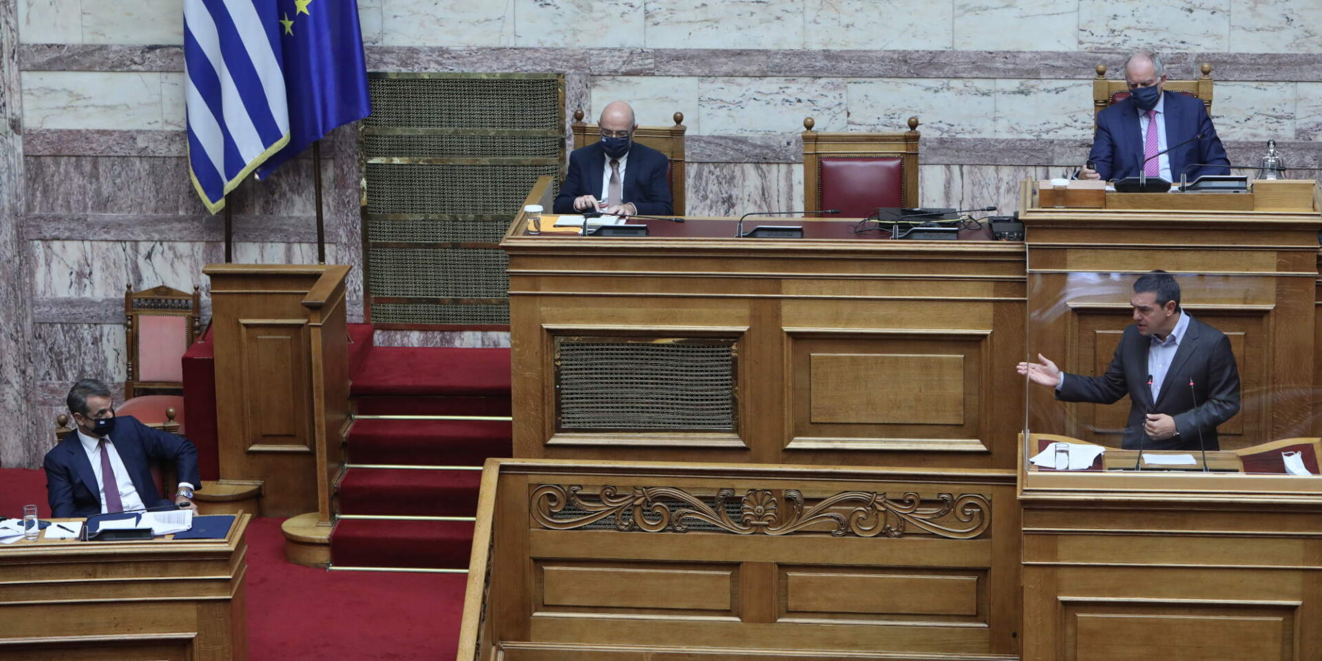 Κυριάκος Μητσοτάκης και Αλέξης Τσίπρας στη Βουλή