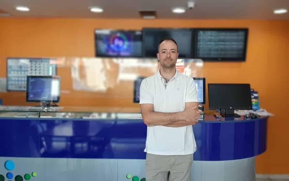 Ο Νίκος Πετρόπουλος, ιδιοκτήτης του τυχερού καταστήματος ΟΠΑΠ στο Παλαιό Φάληρο