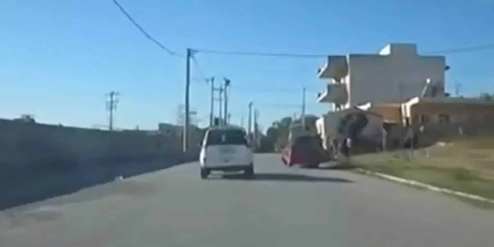 Ξυλοδαρμός και ληστεία οδηγού ταξί στο Μενίδι