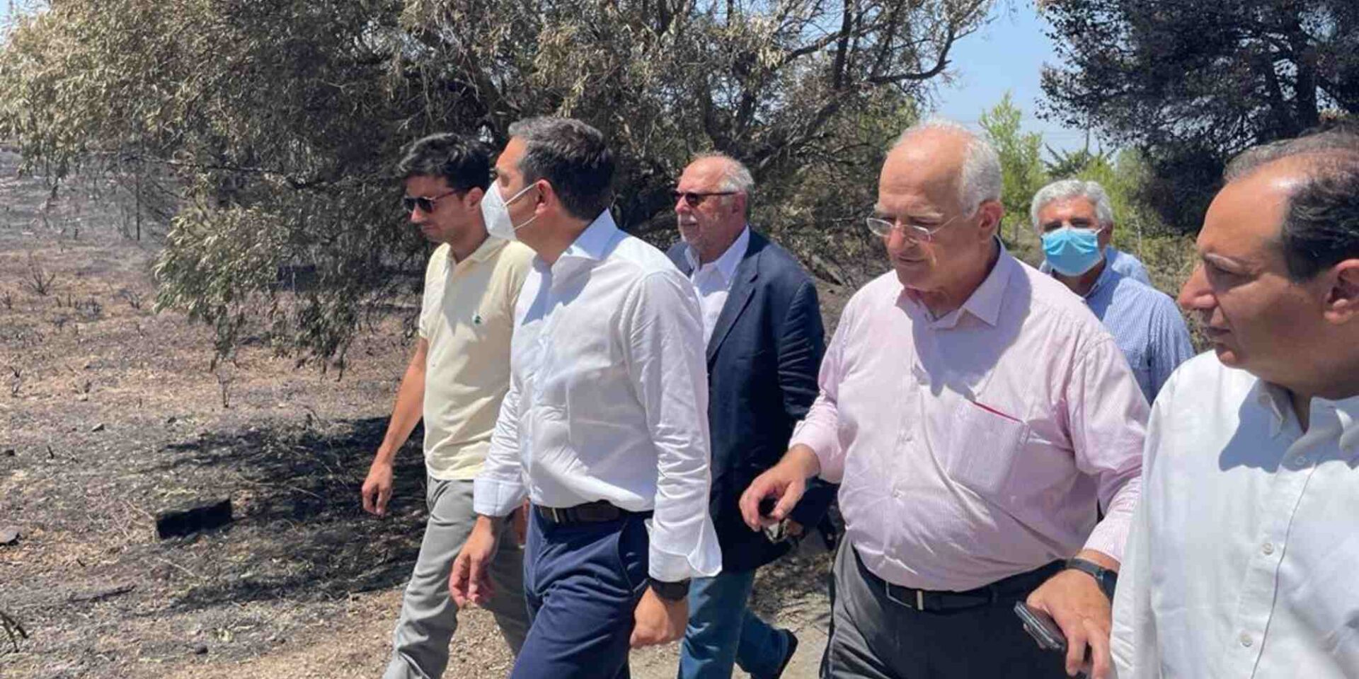 O Αλέξης Τσίπρας στα καμένα της Αττικής