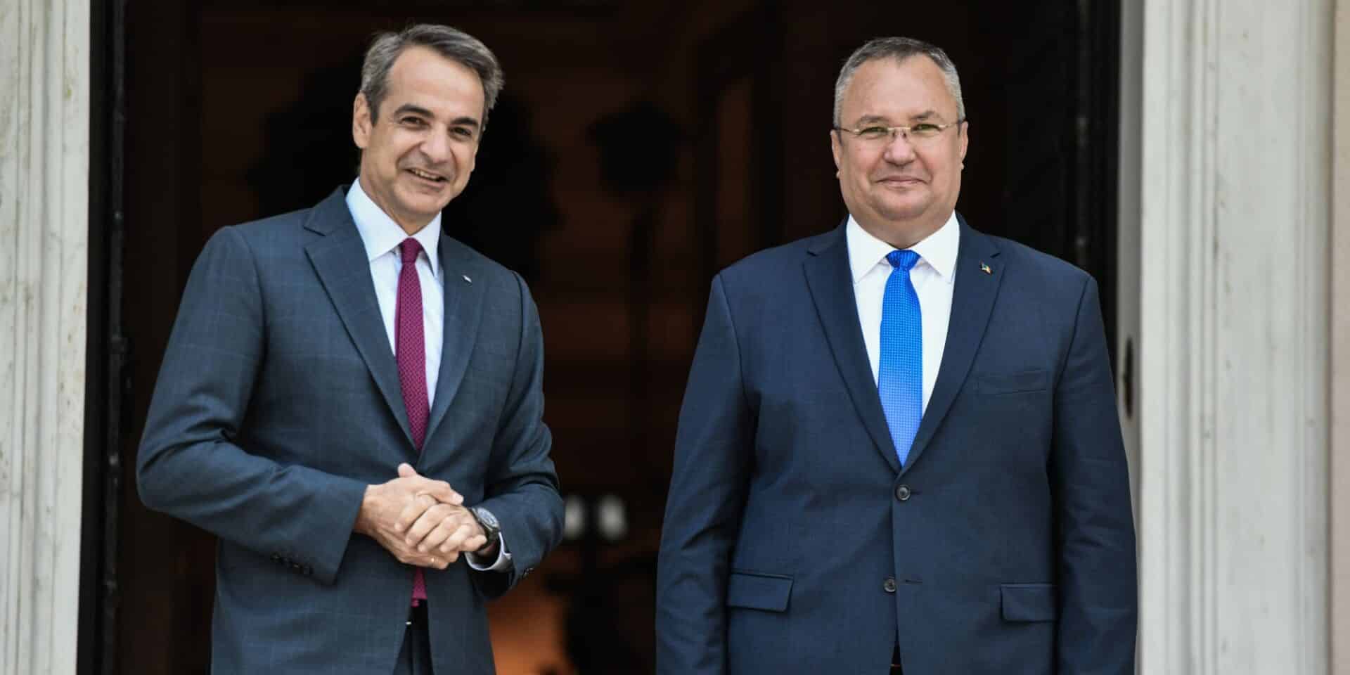 Ο Κυριάκος Μητσοτάκης με τον πρωθυπουργό της Ρουμανίας στο Μαξίμου