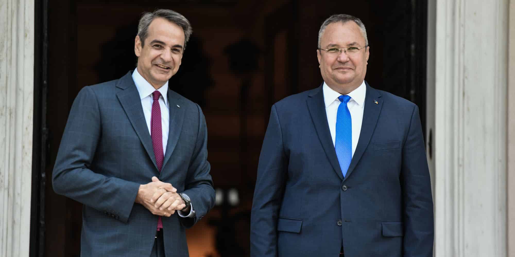 Ο Κυριάκος Μητσοτάκης με τον πρωθυπουργό της Ρουμανίας στο Μαξίμου