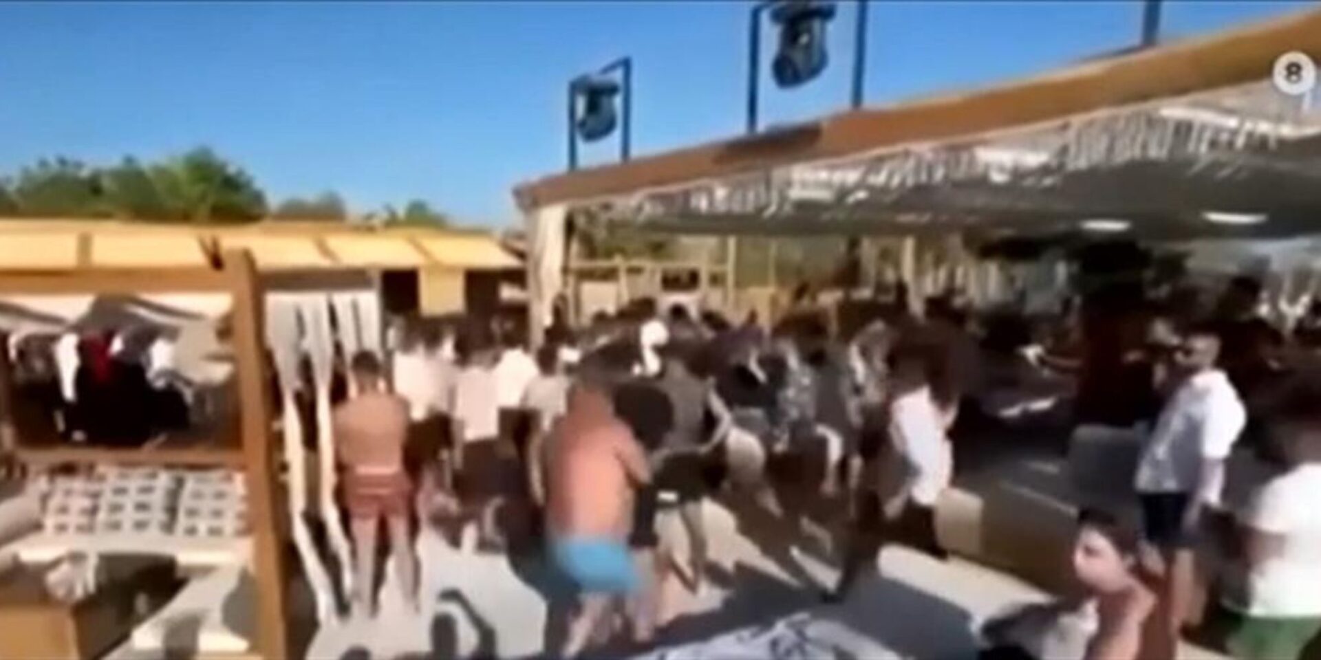 Εικόνα από τα επεισόδια στην Μύκονο