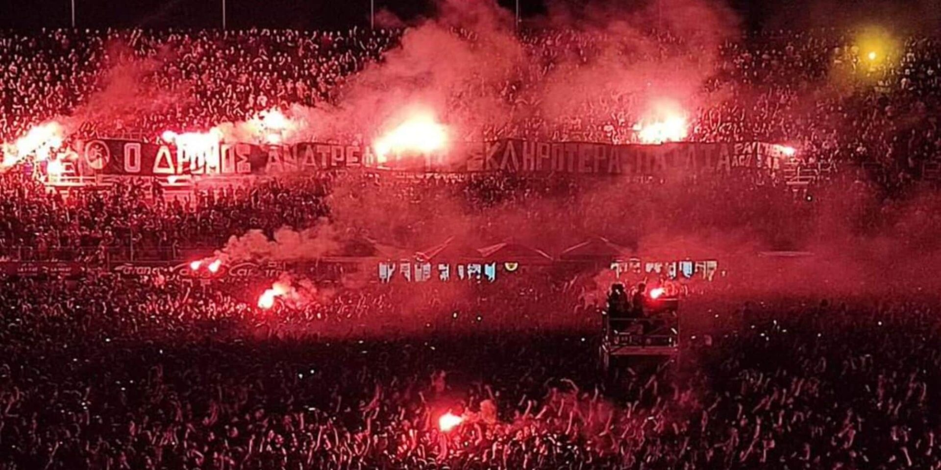 Εικόνα από τη συναυλία του ΛΕΞ στη Νέα Σμύρνη