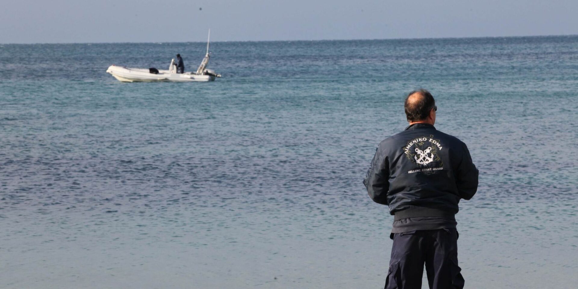 Άνδρας του Λιμενικού σε θάλασσα