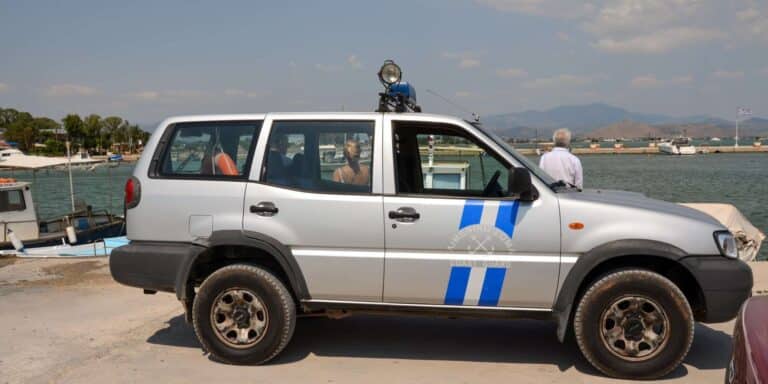 Σοκ στον Μαραθώνα: Εντοπίστηκε σορός στη θάλασσα – Του είχαν δέσει βαρίδι 15 κιλών στο πόδι!