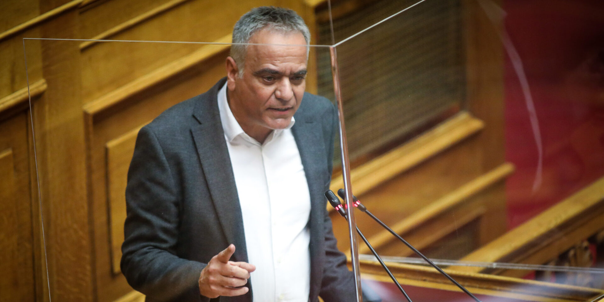 Ο Πάνος Σκουρλέτης στη Βουλή