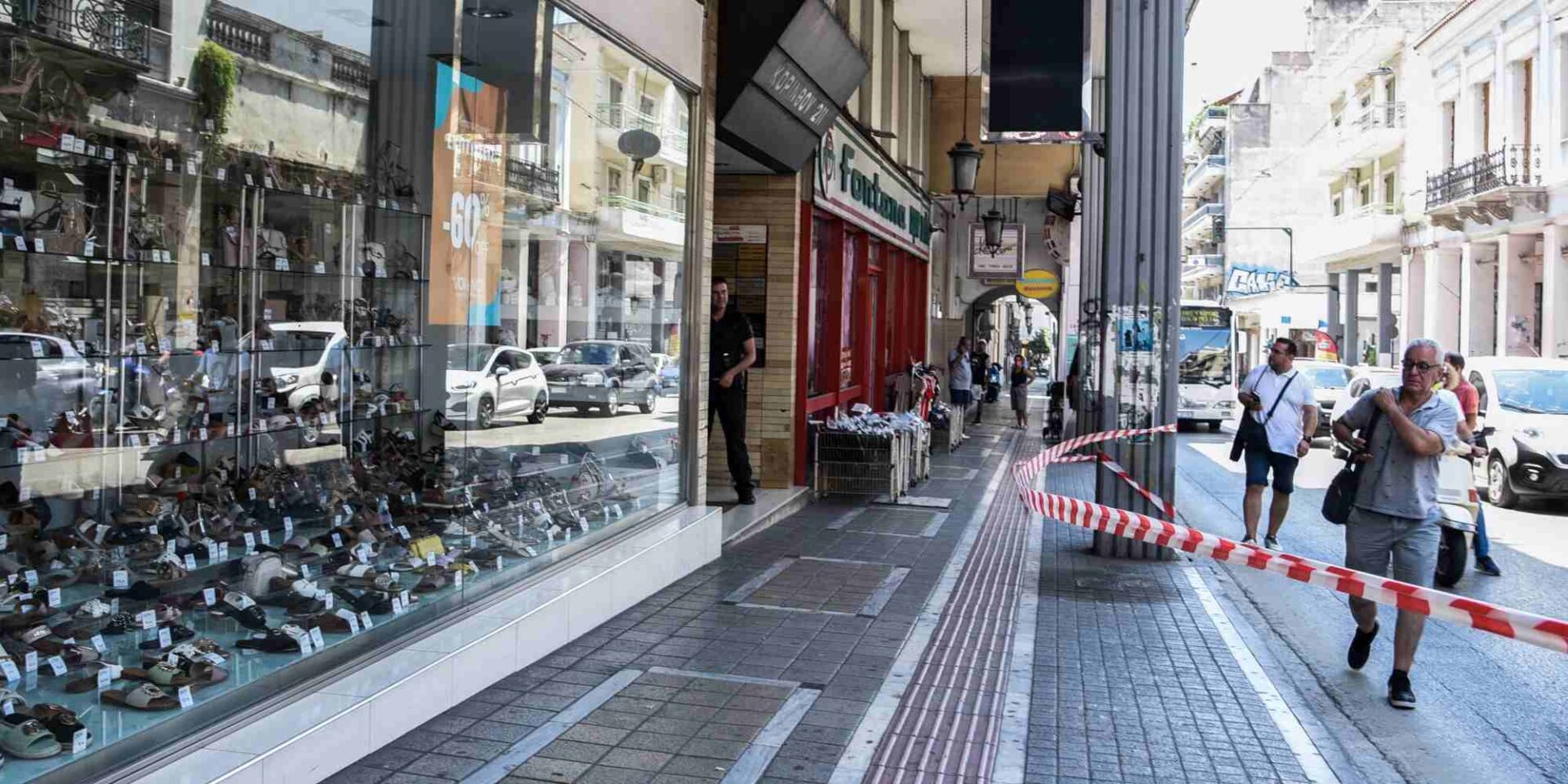 Νεκρή 29χρονη έπειτα από πτώση από μπαλκόνι τρίτου ορόφου στην οδό Ζαΐμη, στην Πάτρα,