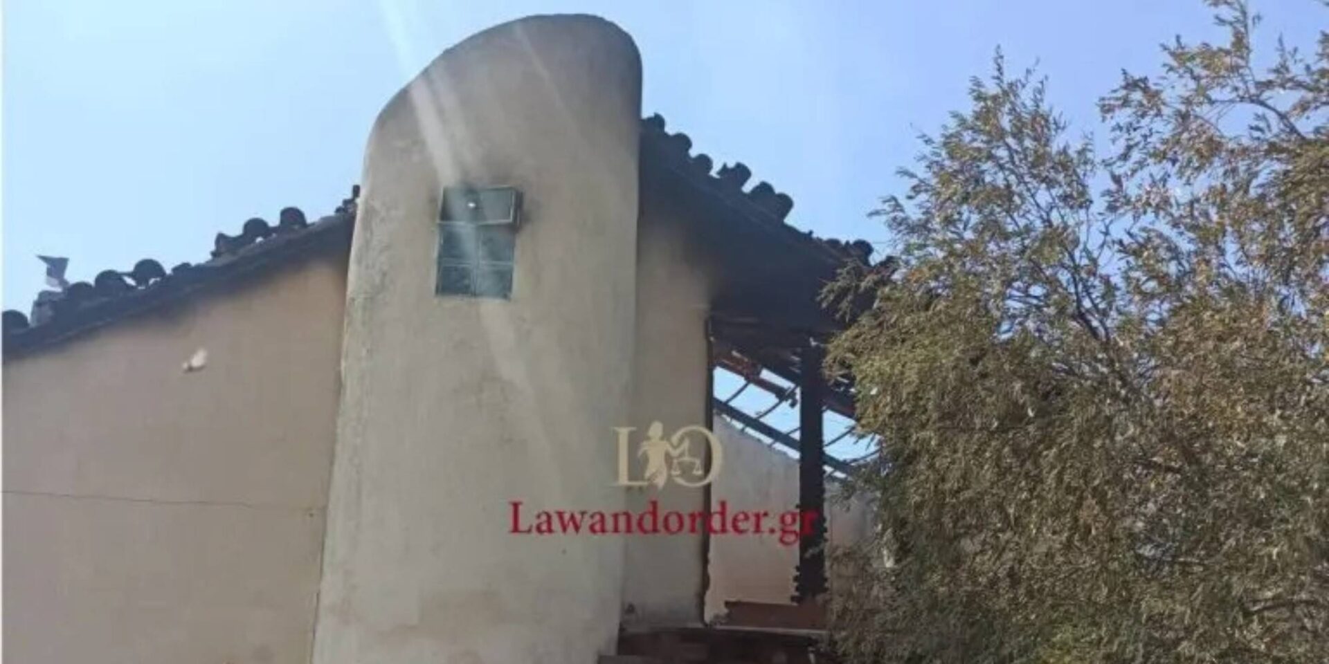 Καμμένο σπίτι από τη φωτιά στο Πόρτο Γερμενό