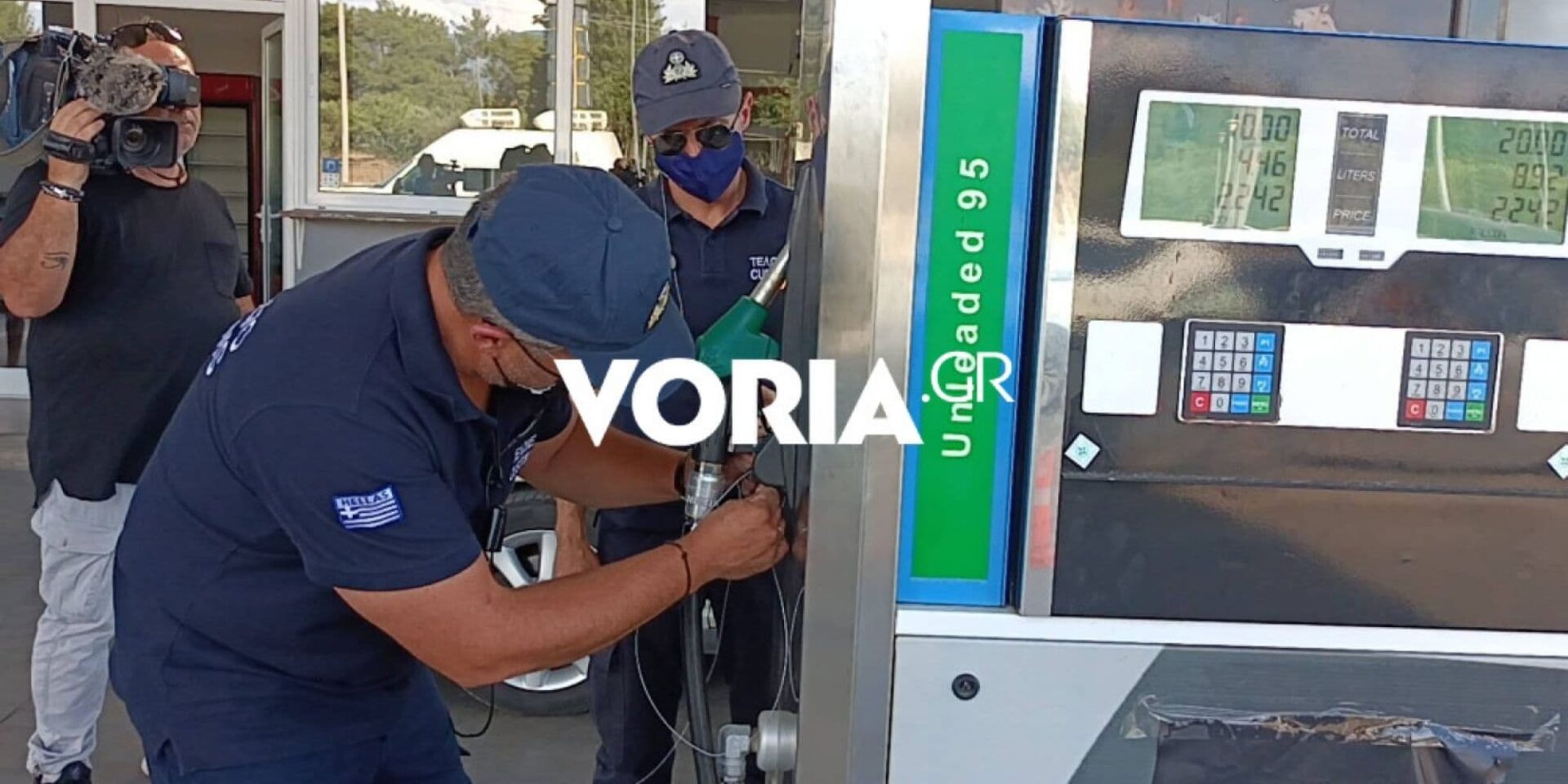 Η στιγμή που σφραγίζεται το πρατήριο