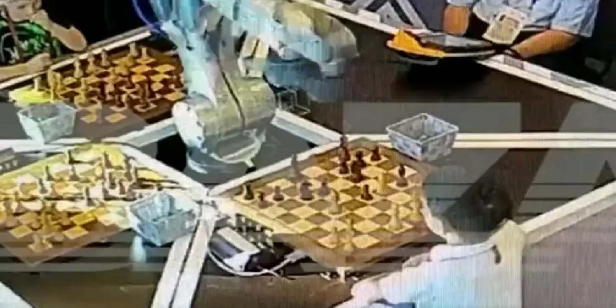 Τουρνουά σκάκι, ρομπότ με ανήλικο αγόρι
