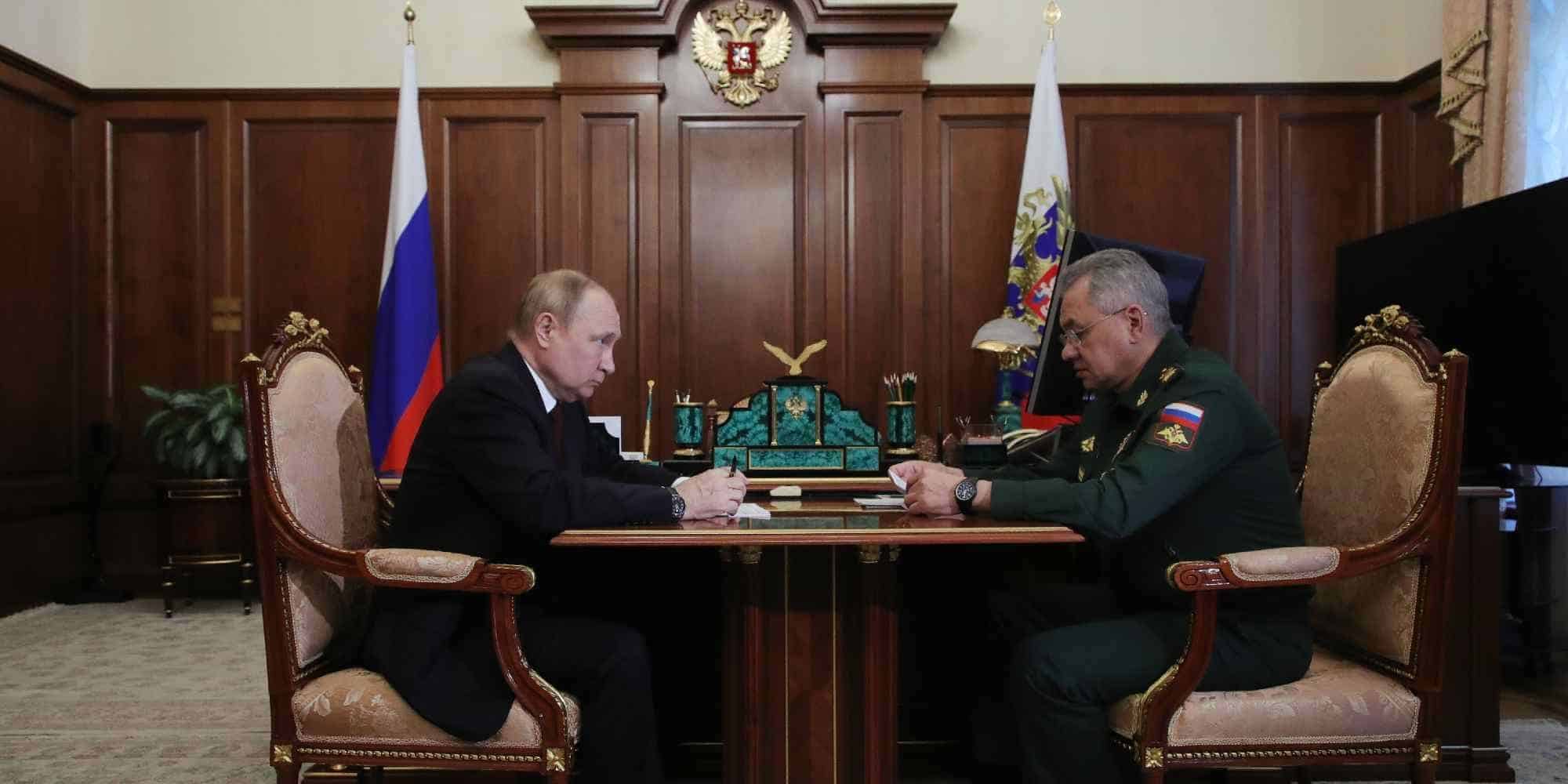 O Ρώσος πρόεδρος Βλαντιμίρ Πούτιν με τον υπουργό Άμυνας Σεργκέι Σοϊγκού