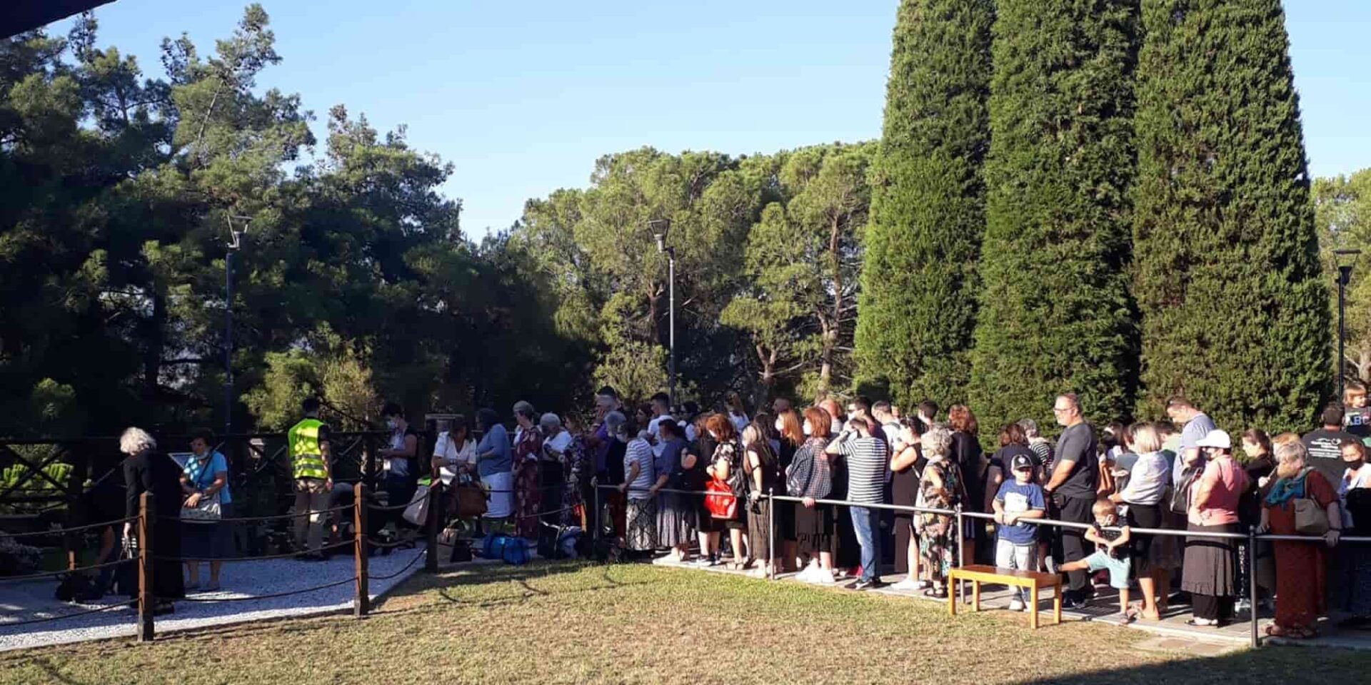 Άγιος Παΐσιος: Πλήθος κόσμου για προσκύνημα στον τάφο του