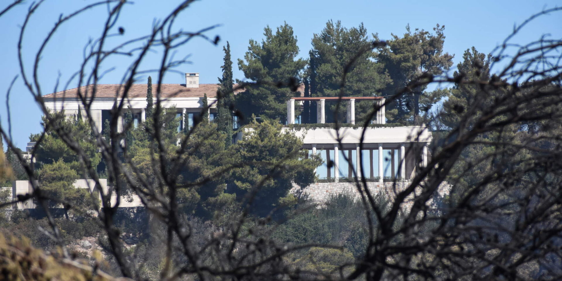 Το ξενοδοχείο Amanzoe στο Κρανίδι μετά τη φωτιά