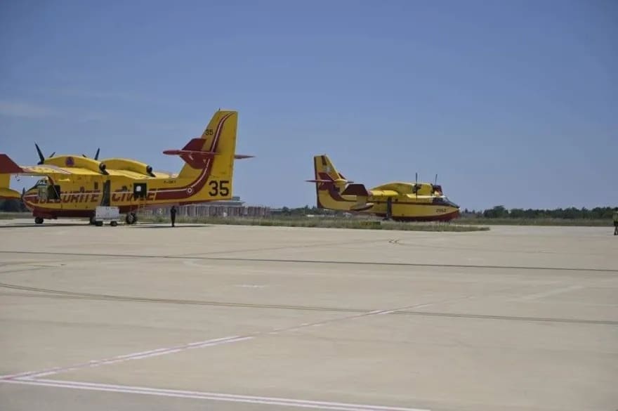 Ελληνικά Canadair επιχειρούν στις μεγάλες δασικές πυρκαγιές στη Γαλλία