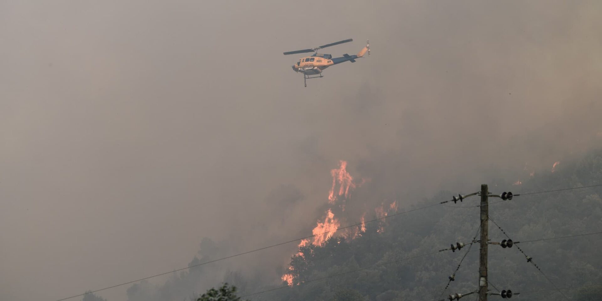 Ελικόπτερο συνδράμει στην πυρκαγιά στην Βάλμη Ηλείας