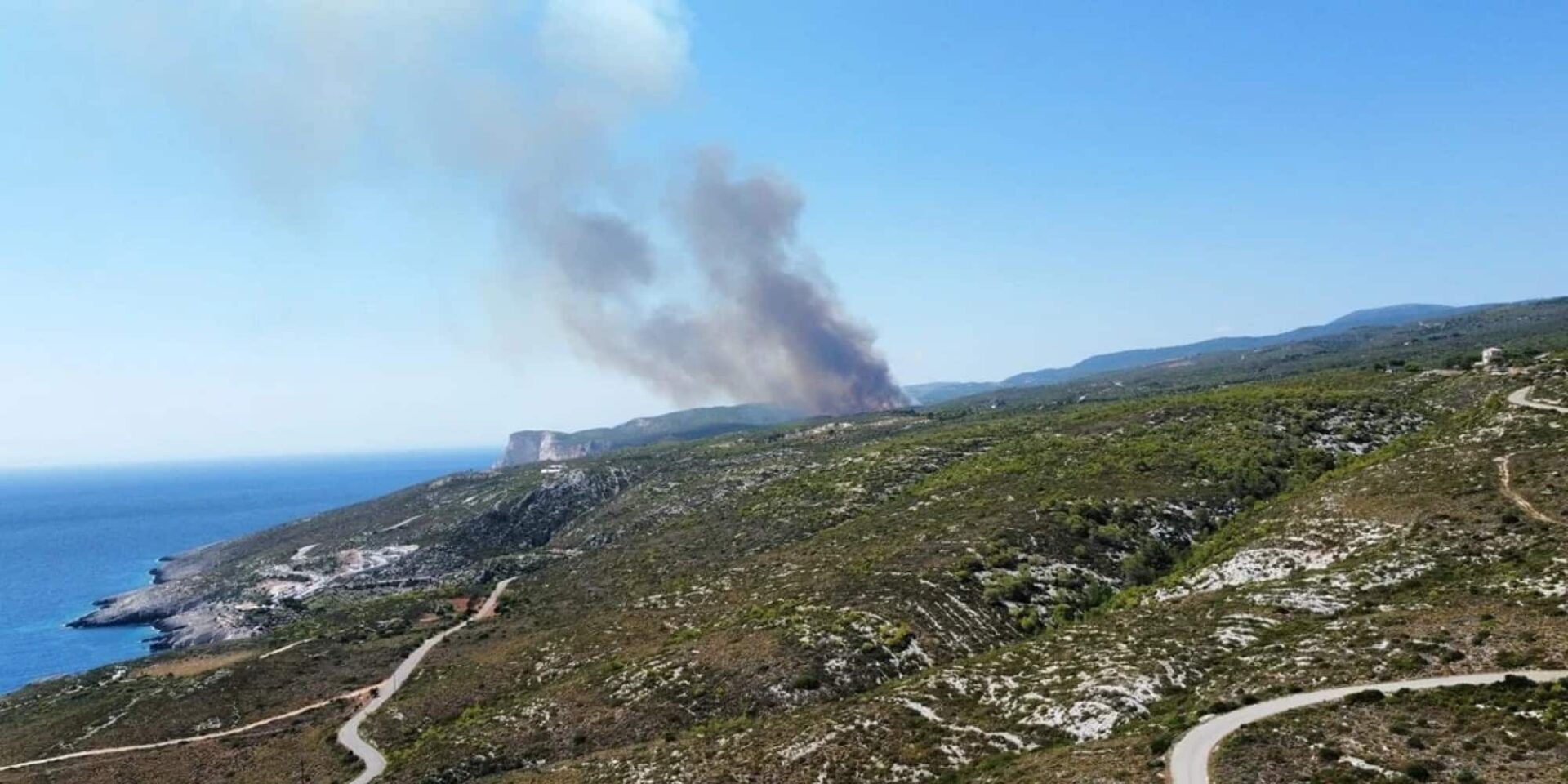 Φωτιά ξέσπασε σε δασική έκταση στο Καμπί Ζακύνθου