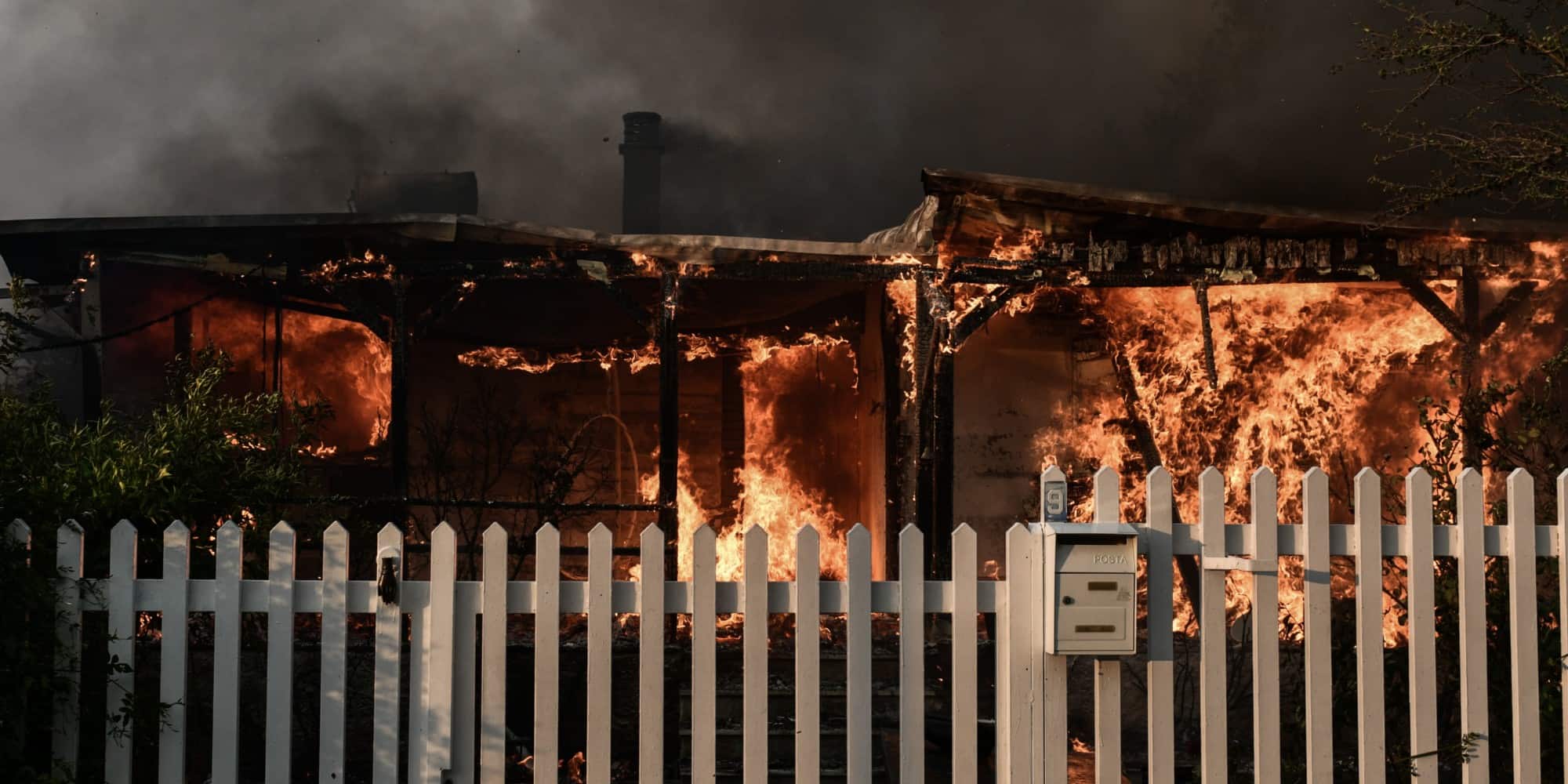 Φωτιά στην Πεντέλη: Τα διεθνή ΜΜΕ συγκρίνουν τα πύρινα μέτωπα με την περσινή «κόλαση» στην Εύβοια