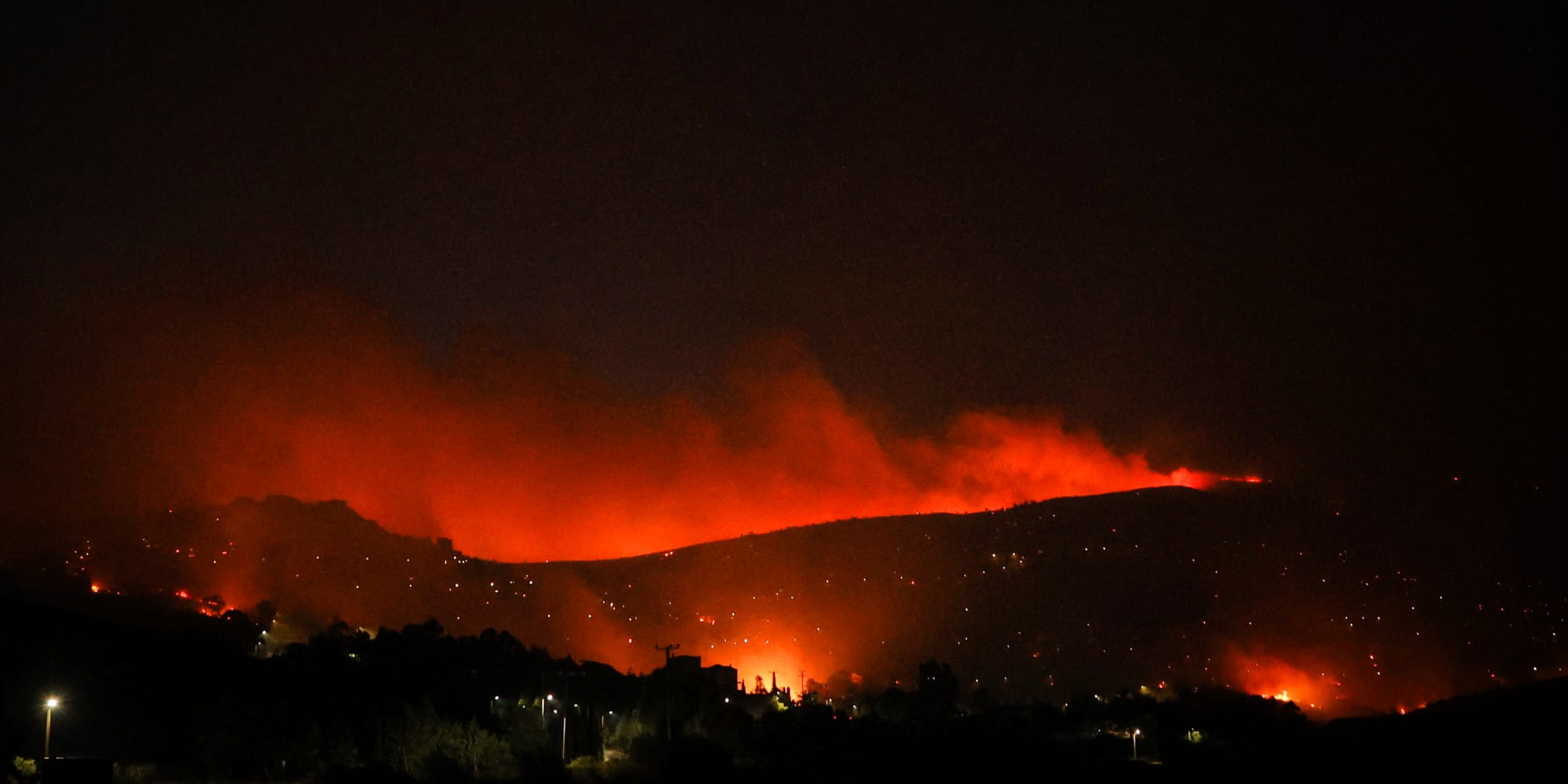 Εικόνα από τη φωτιά στην Πεντέλη