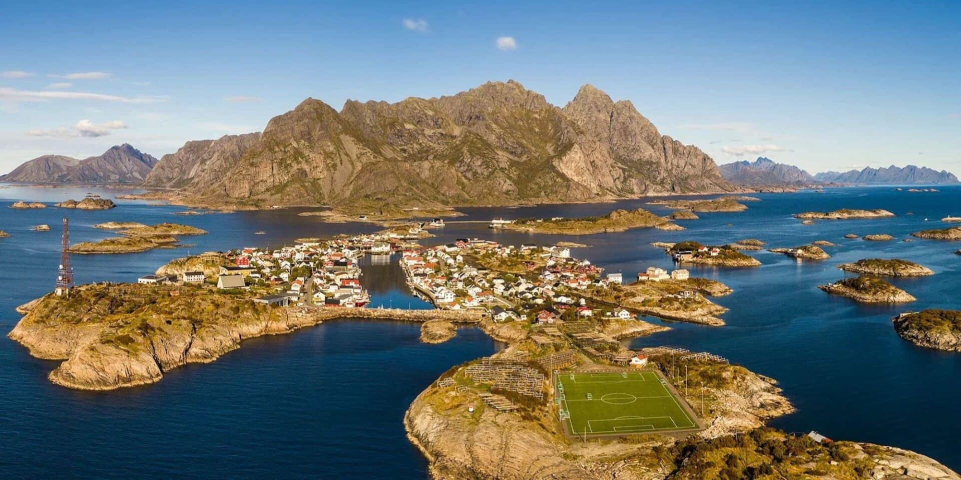 «Henningsvaer Stadion» στο Λοφότεν της Νορβηγίας