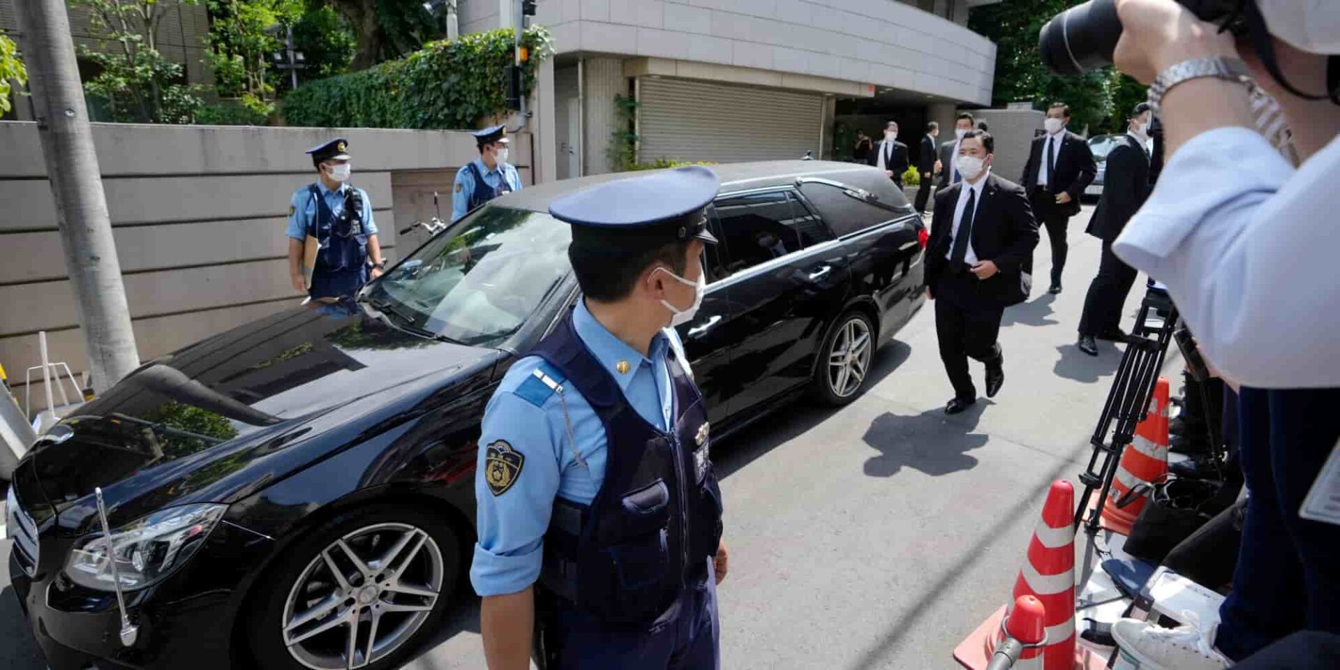 Το όχημα με τη σορό του πρώην πρωθυπουργού της Ιαπωνίας, Σίνζο Άμπε