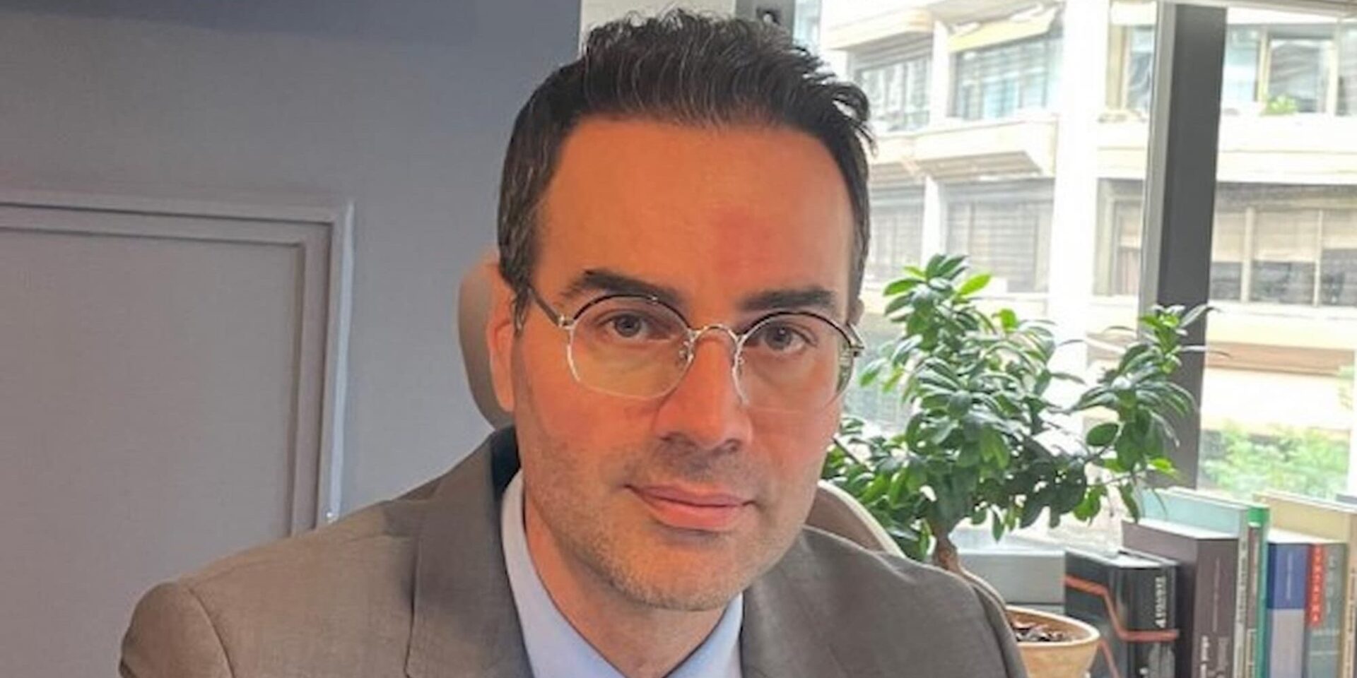 Ο δικηγόρος Θάνος Καρατσιώλης