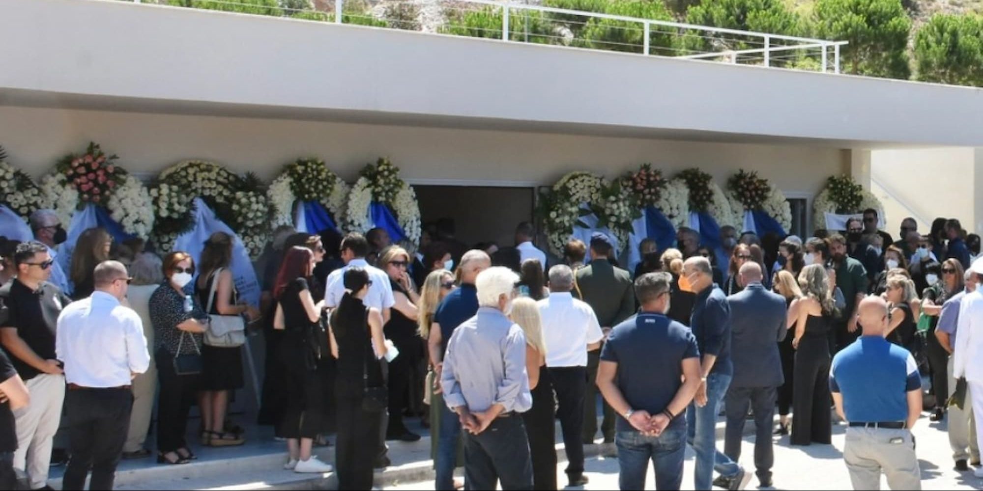 Θρήνος στη κηδεία του Έλληνα που σκοτώθηκε από την πτώση ελικοπτέρου στη Σάμο