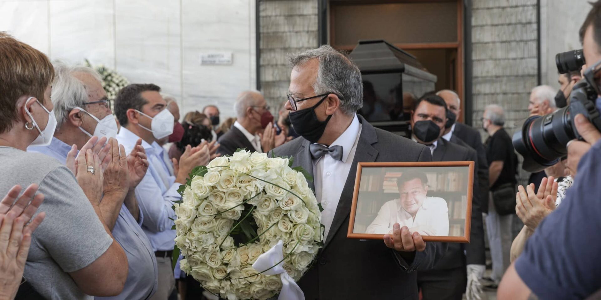 Η κηδεία του Ηλία Νικολακόπουλου