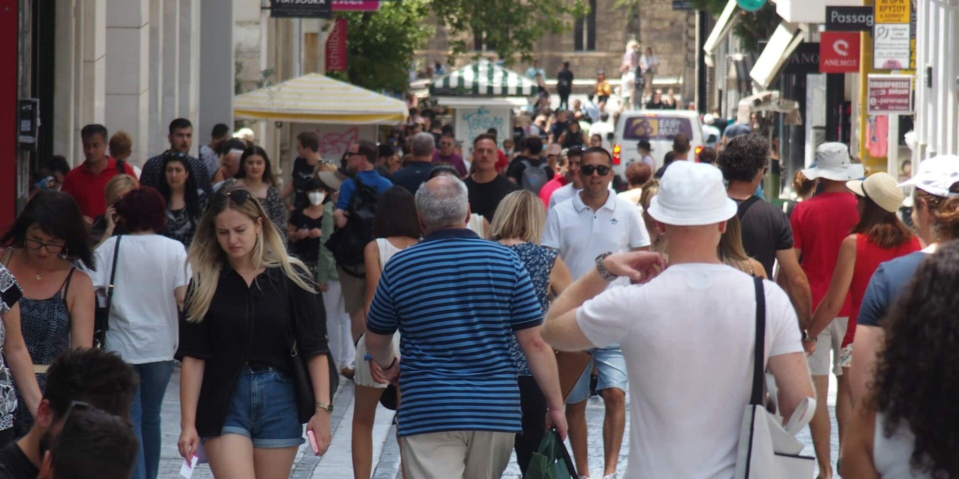 Κόσμος στο κέντρο της Αθήνας