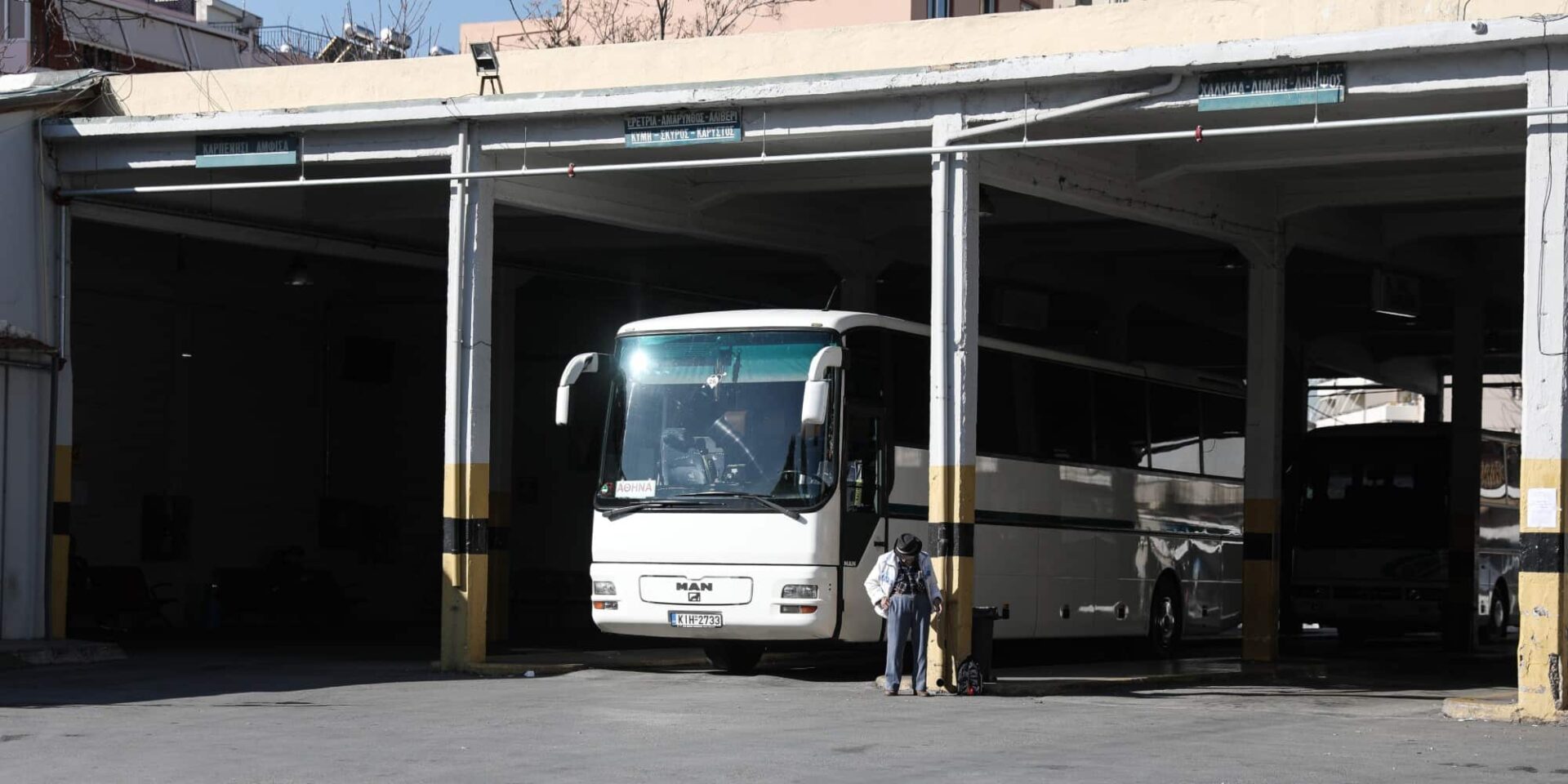 Λεωφορείο των ΚΤΕΛ στον σταθμό Λιοσίων - Έξοδος Χριστουγέννων