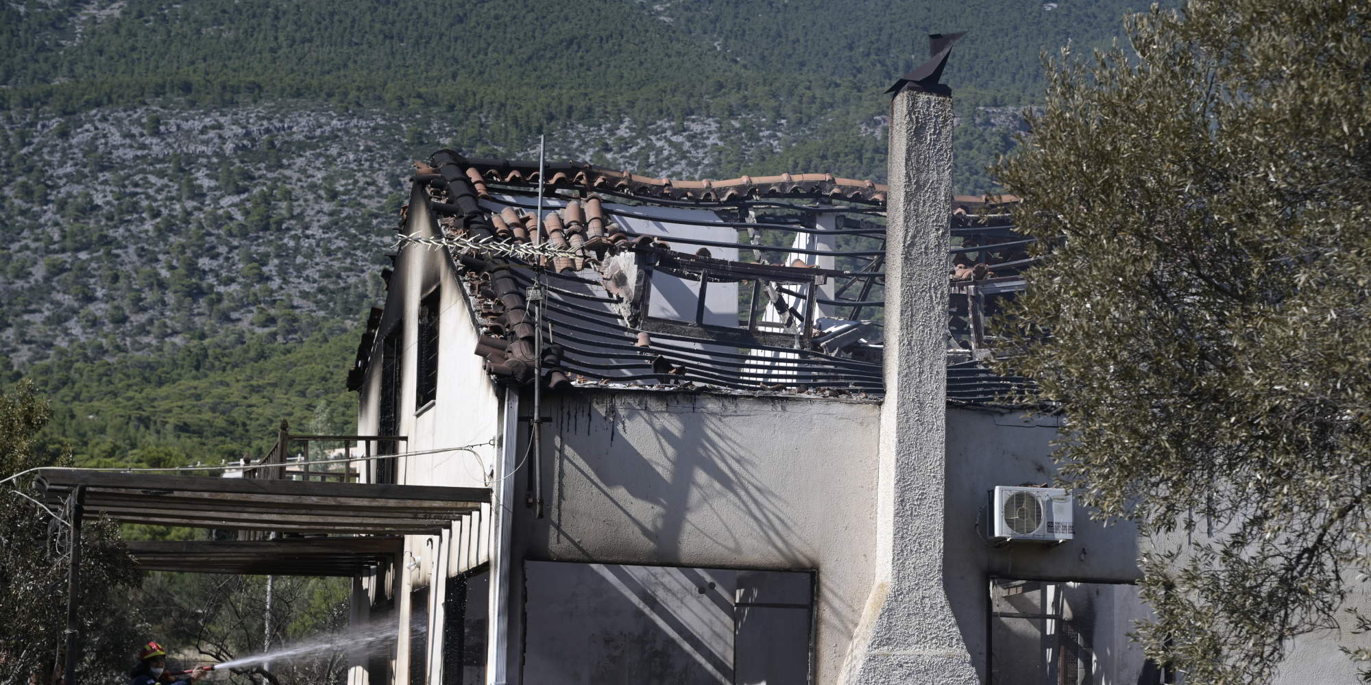 Καμμένο σπίτι από τη φωτιά στο Πόρτο Γερμενό