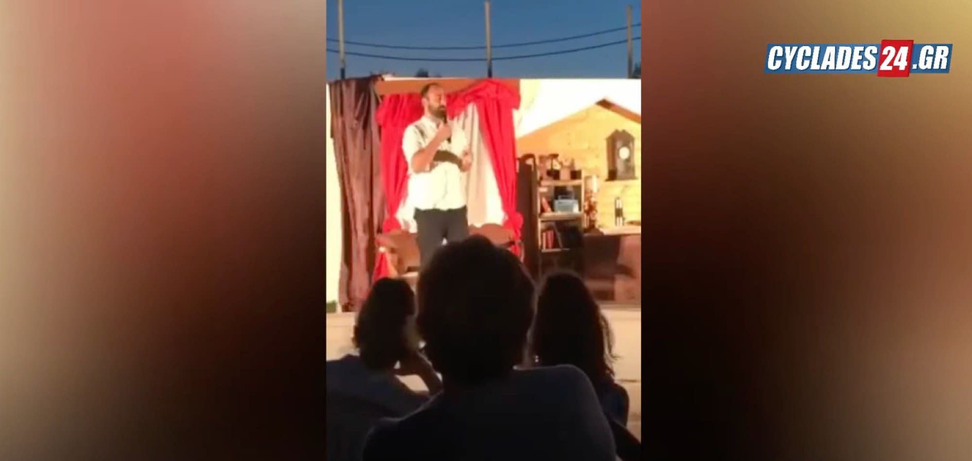 Νέα διαμαρτυρία για την αποφυλάκιση του Λιγνάδη σε παράσταση στη Σαντορίνη