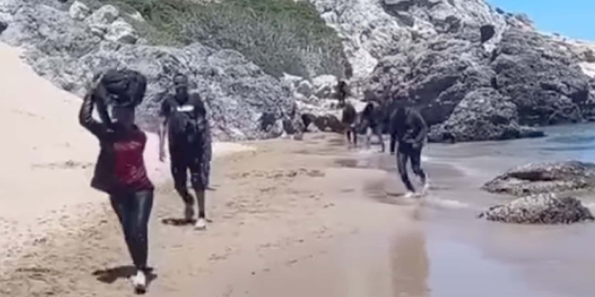 Μετανάστες φτάνουν σε παραλία στη Ρόδο
