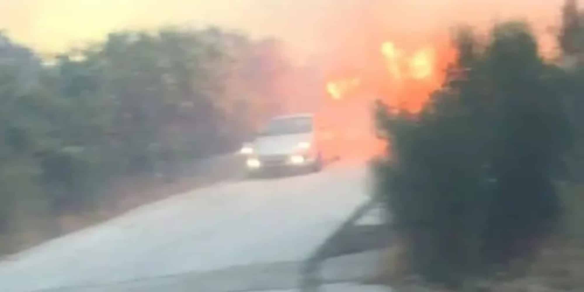 Το αυτοκίνητο που περνά μέσα από τις φλόγες