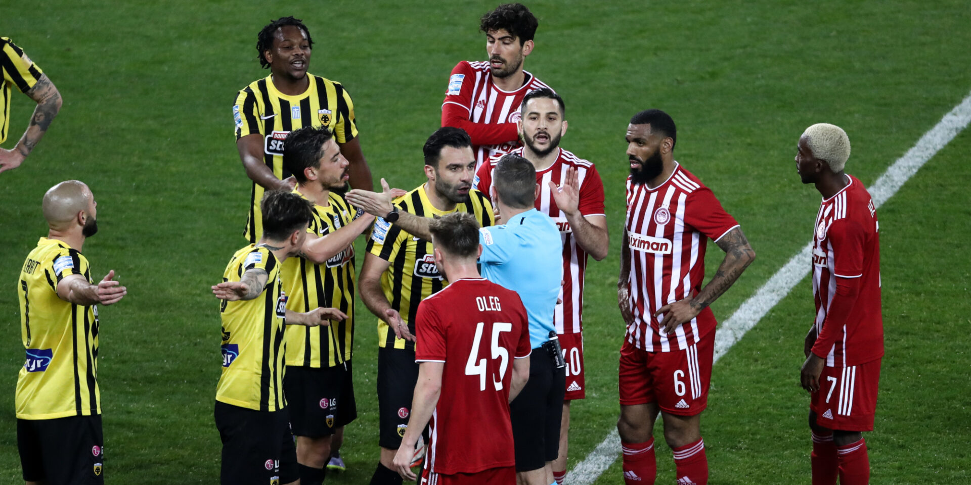 Φάση από ντέρμπι της Super League
