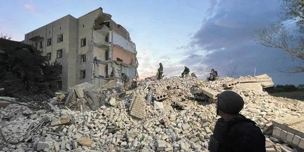 Βομβαρδισμένο κτήριο στην πόλη Τσάσιβ Γιαρ στην Ουκρανία