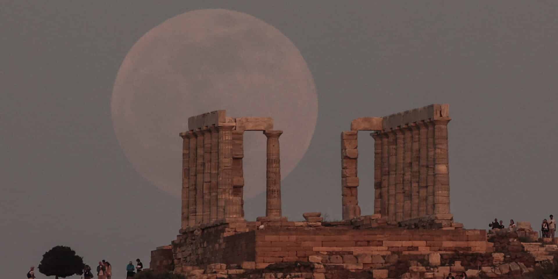 Πανσέληνος πίσω από τον Ναό του Ποσειδώνα στο Σούνιο - Φεγγάρι