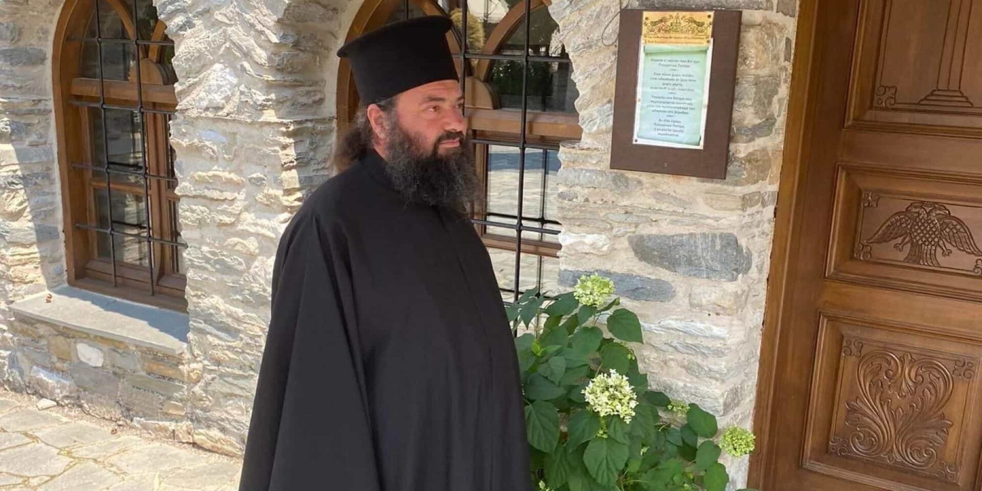 Ο εφημέριος του ιερού ναού, πατέρας Θεοχάρης Καλπάκογλου αποφάσισε να ψαλεί επιμνημόσυνη δέηση για τους ανθρώπους που με τόσο τραγικό τρόπο χάθηκαν στην Καβάλα