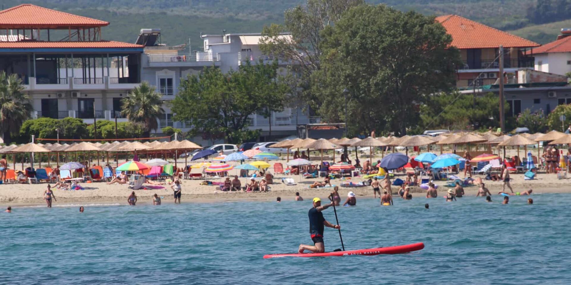 Κόσμος στην παραλία