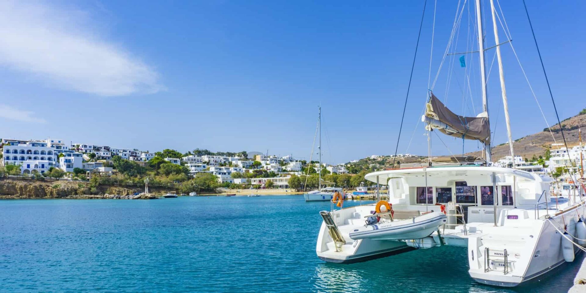 Σκάφος σε παραλία στην Πάρο
