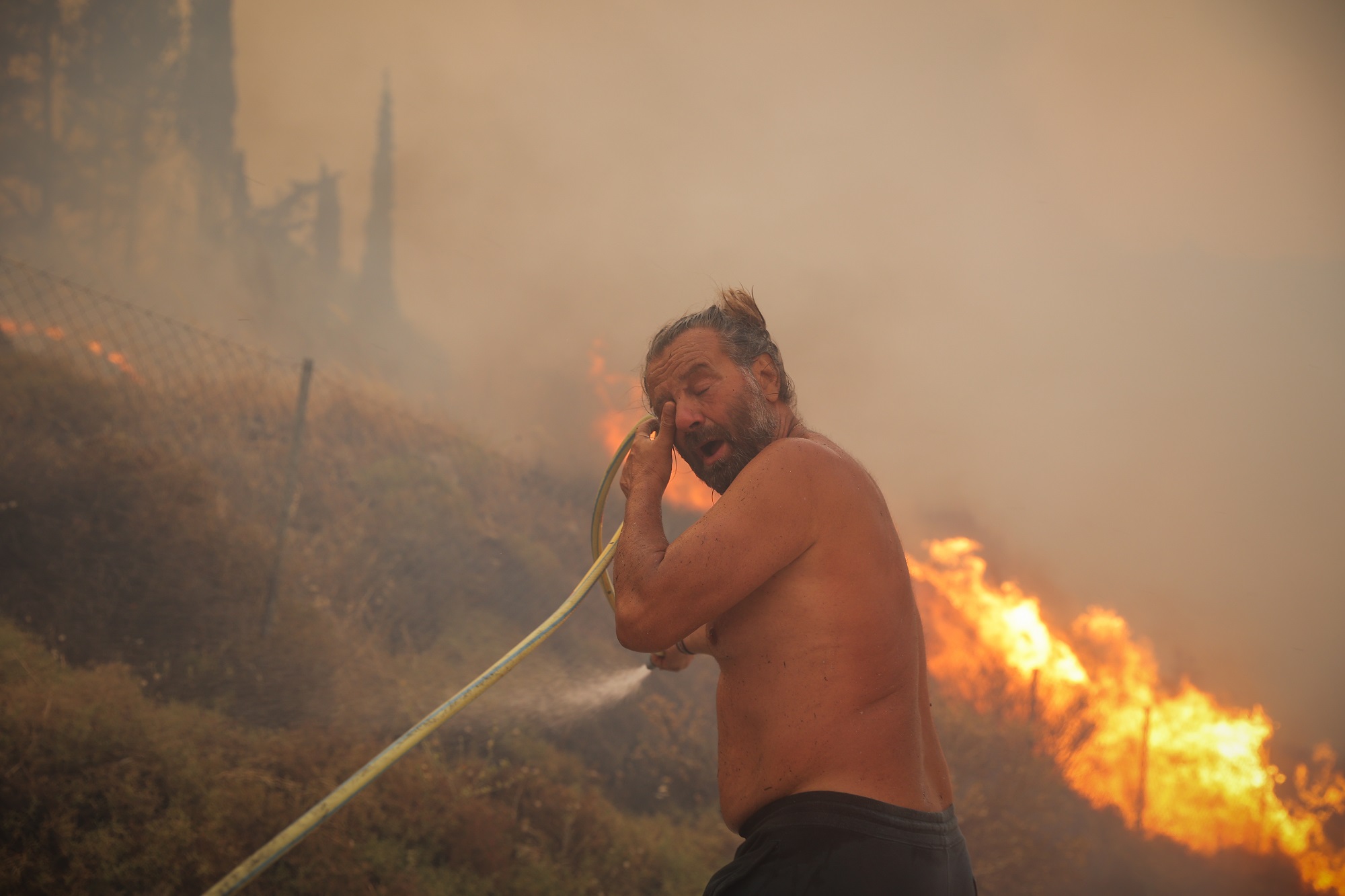 Φλέγεται η Πεντέλη