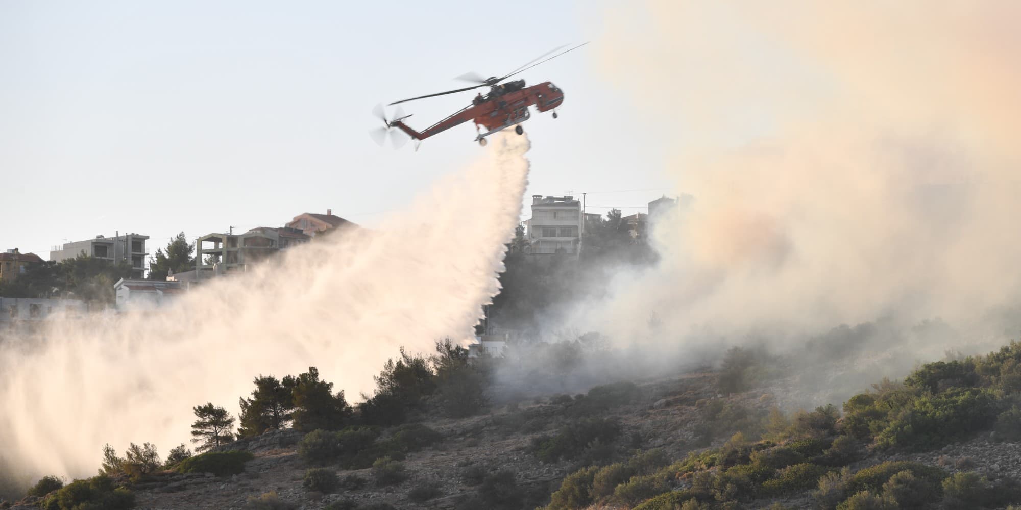 Ελικόπτερο της Πυροσβεστικής σε φωτιά στη Γλυφάδα