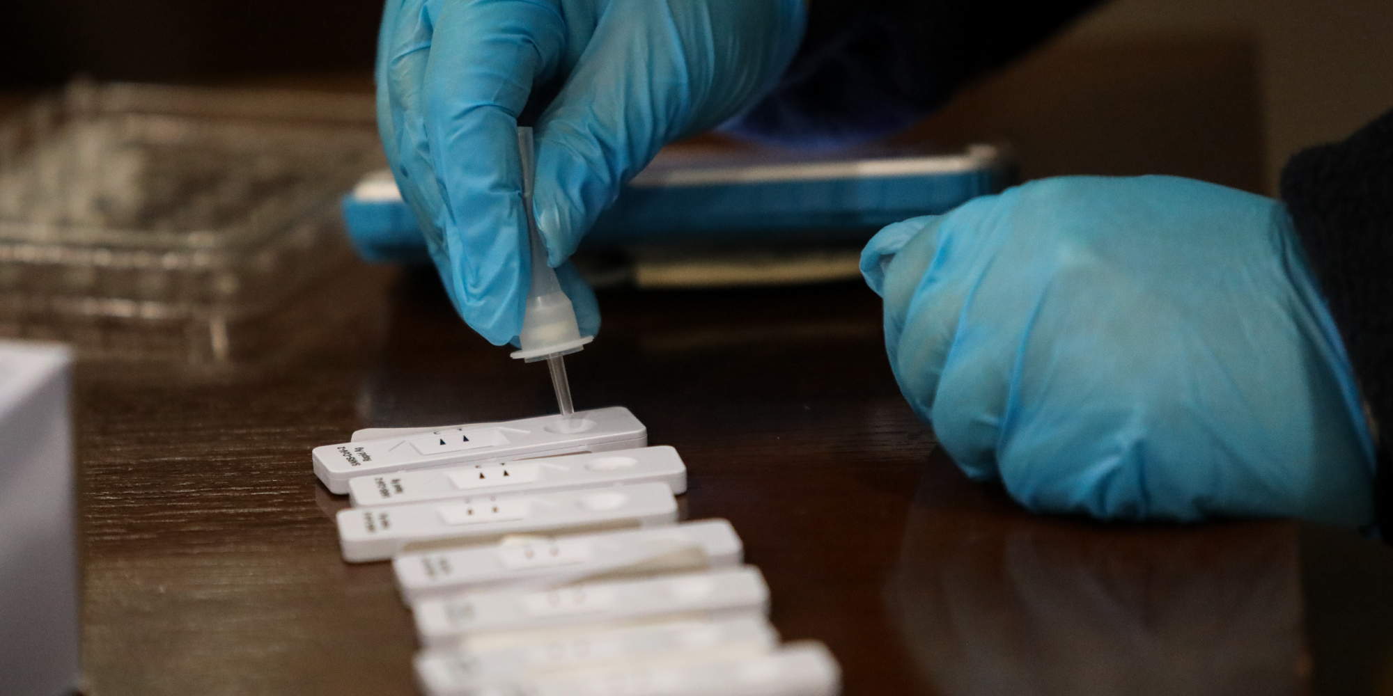 PCR Test για τον κορονοϊό - Ανεμβολίαστοι Υγειονομικοί